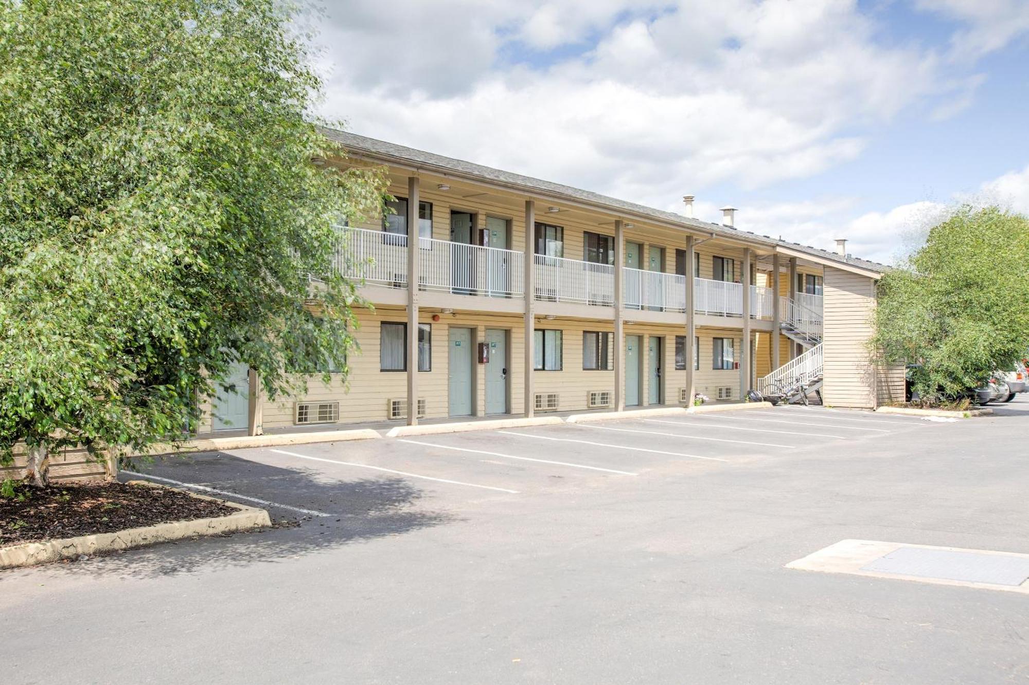 Oyo Woodland Hotel And Suites מראה חיצוני תמונה