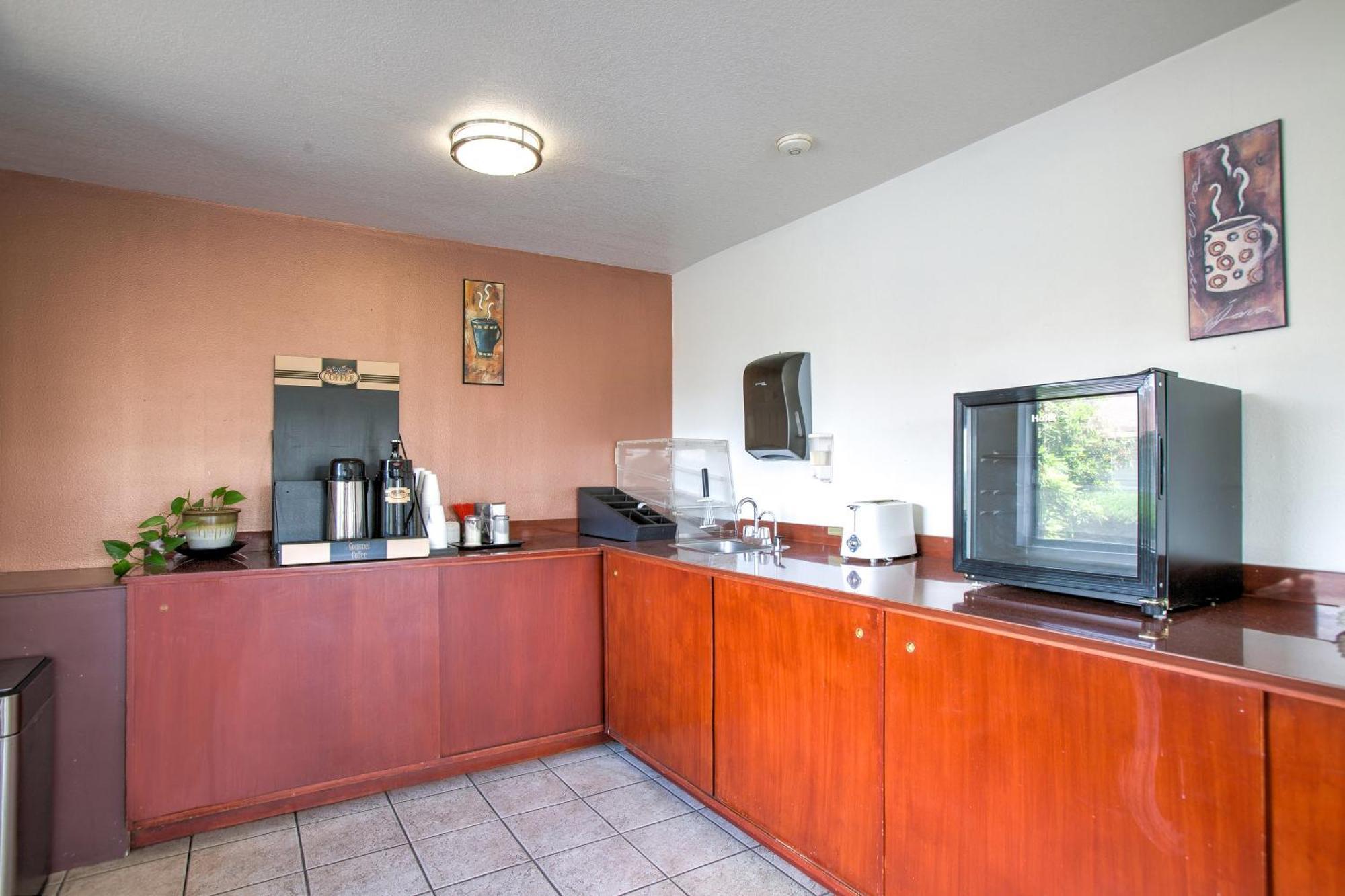 Oyo Woodland Hotel And Suites מראה חיצוני תמונה