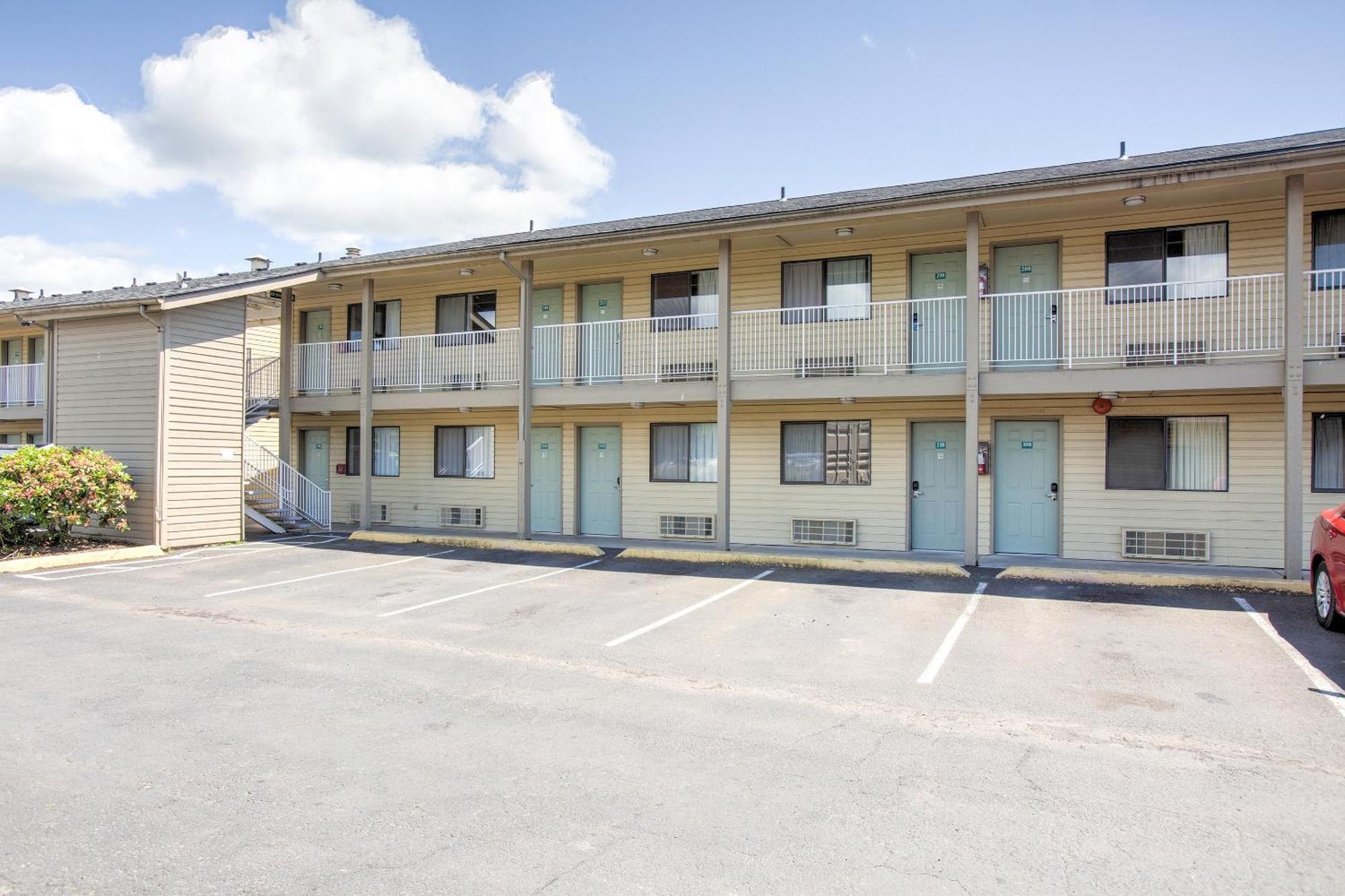 Oyo Woodland Hotel And Suites מראה חיצוני תמונה