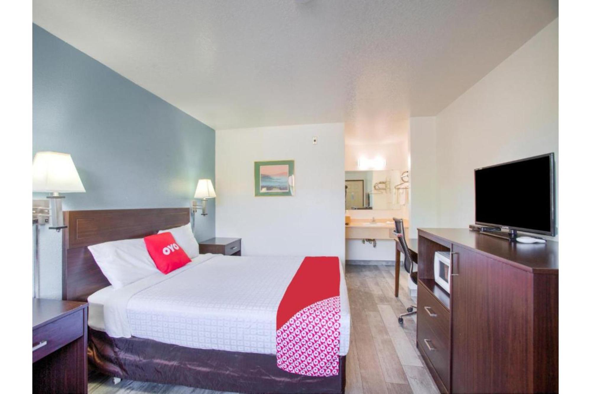Oyo Woodland Hotel And Suites מראה חיצוני תמונה