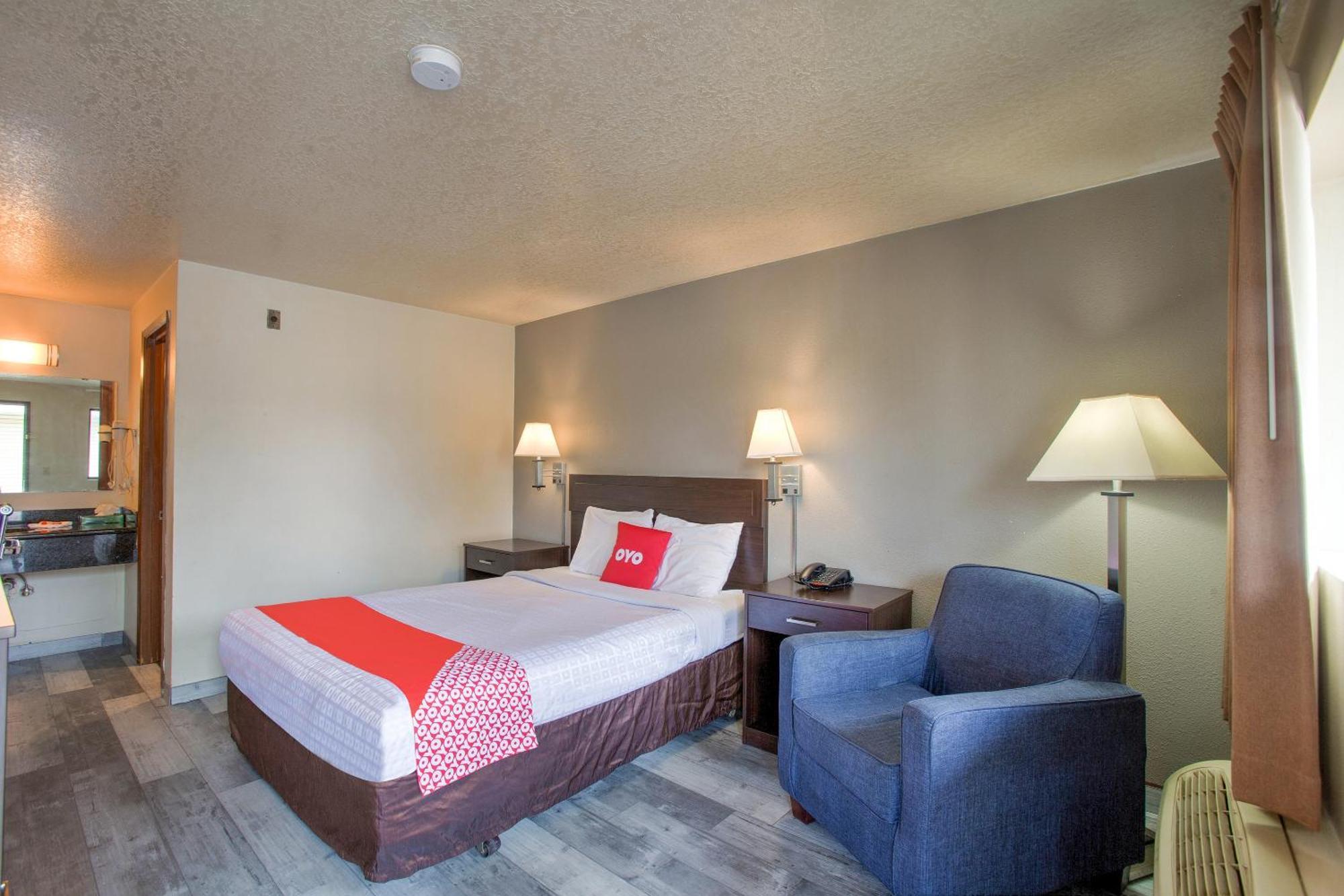 Oyo Woodland Hotel And Suites מראה חיצוני תמונה