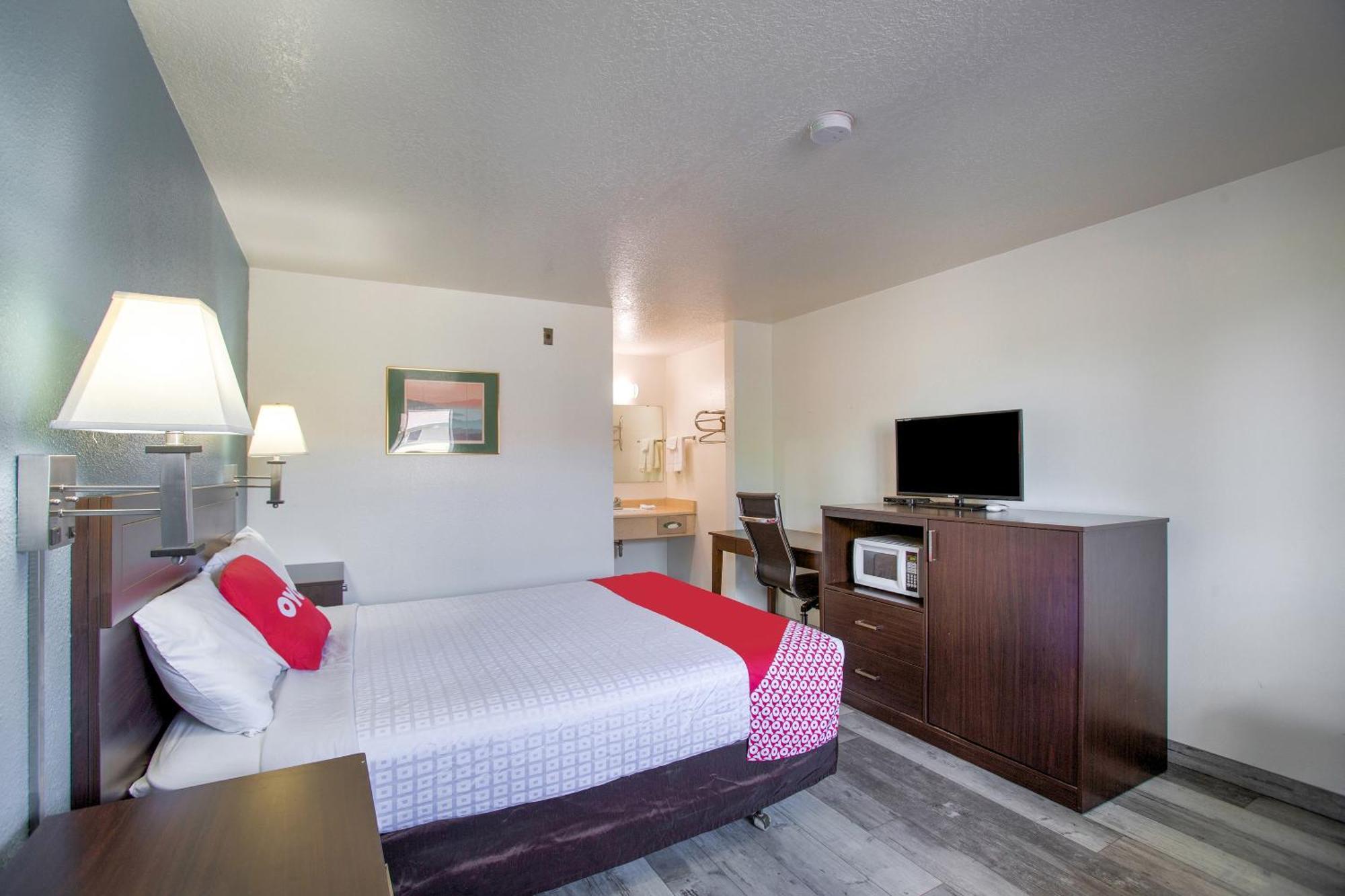 Oyo Woodland Hotel And Suites מראה חיצוני תמונה