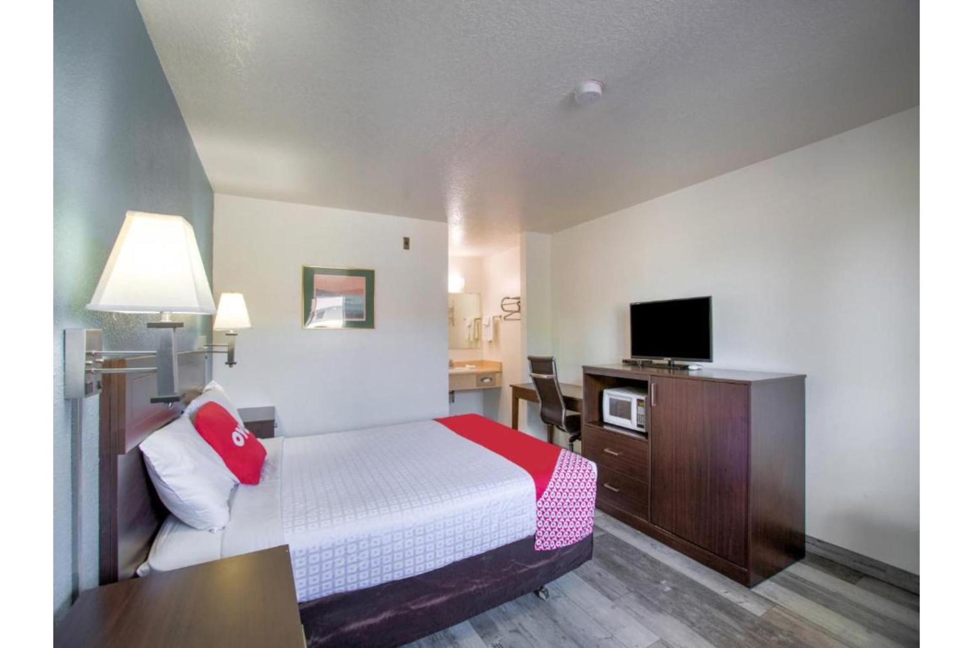 Oyo Woodland Hotel And Suites מראה חיצוני תמונה