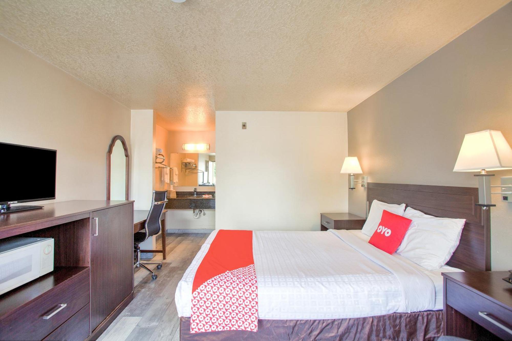 Oyo Woodland Hotel And Suites מראה חיצוני תמונה