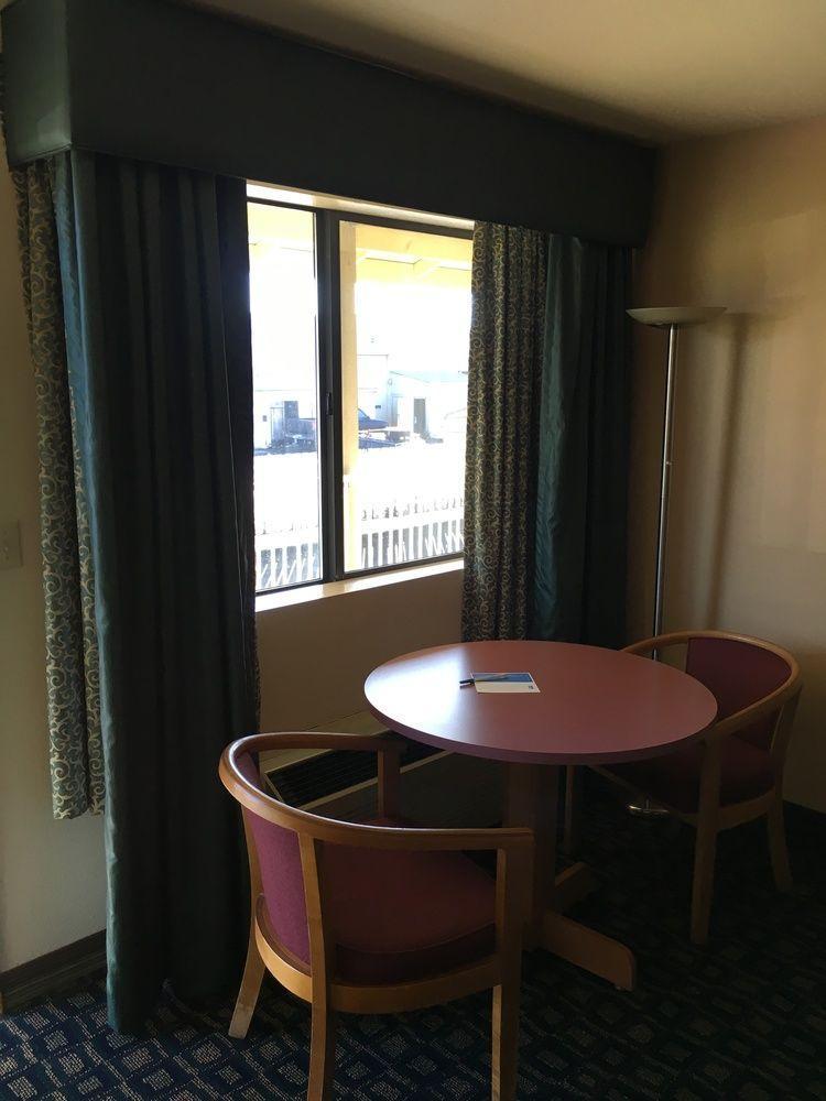 Oyo Woodland Hotel And Suites מראה חיצוני תמונה