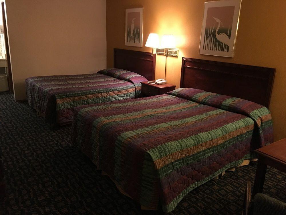 Oyo Woodland Hotel And Suites מראה חיצוני תמונה