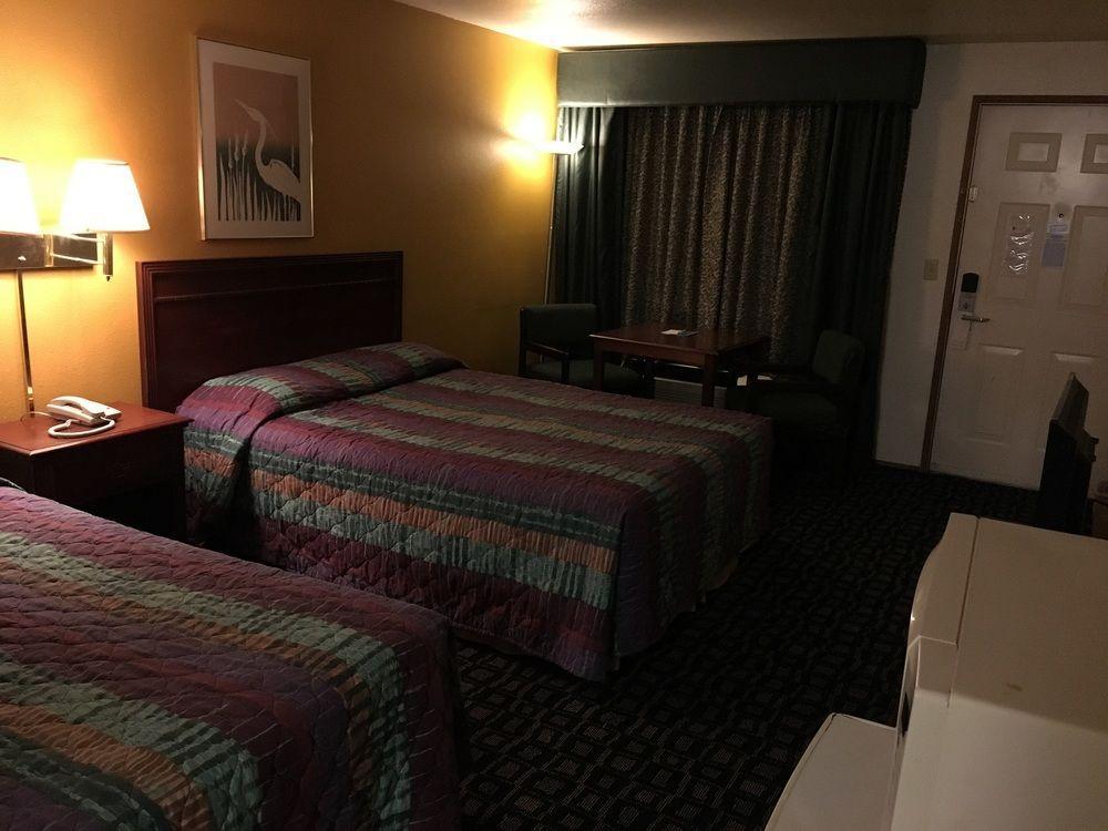 Oyo Woodland Hotel And Suites מראה חיצוני תמונה
