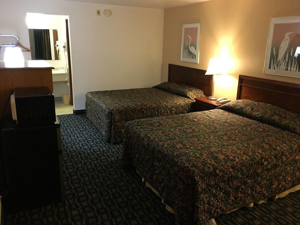 Oyo Woodland Hotel And Suites מראה חיצוני תמונה