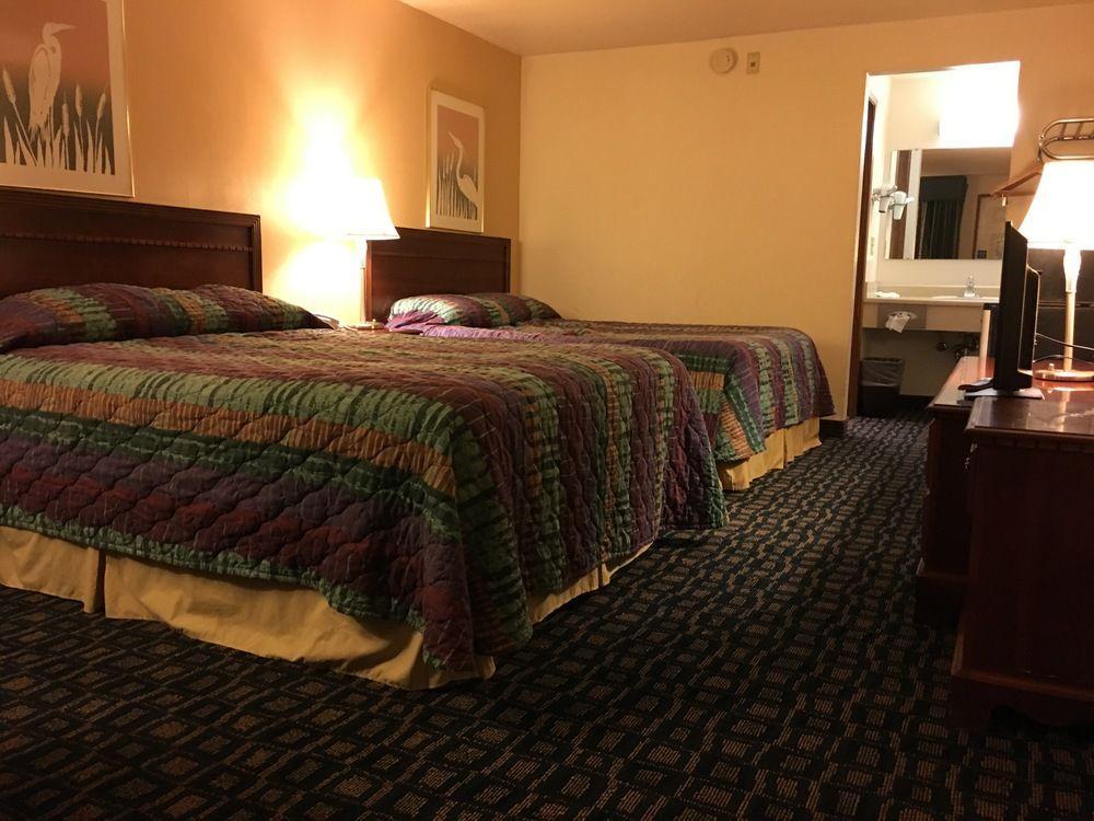 Oyo Woodland Hotel And Suites מראה חיצוני תמונה