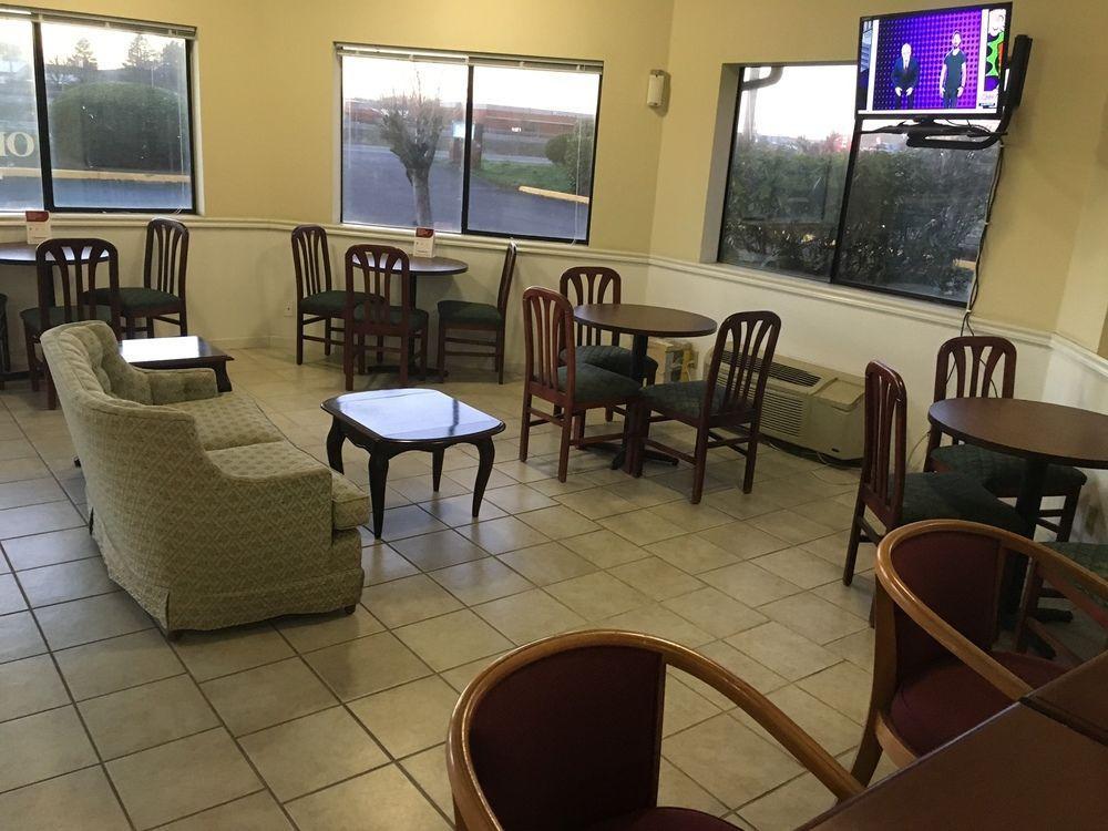 Oyo Woodland Hotel And Suites מראה חיצוני תמונה