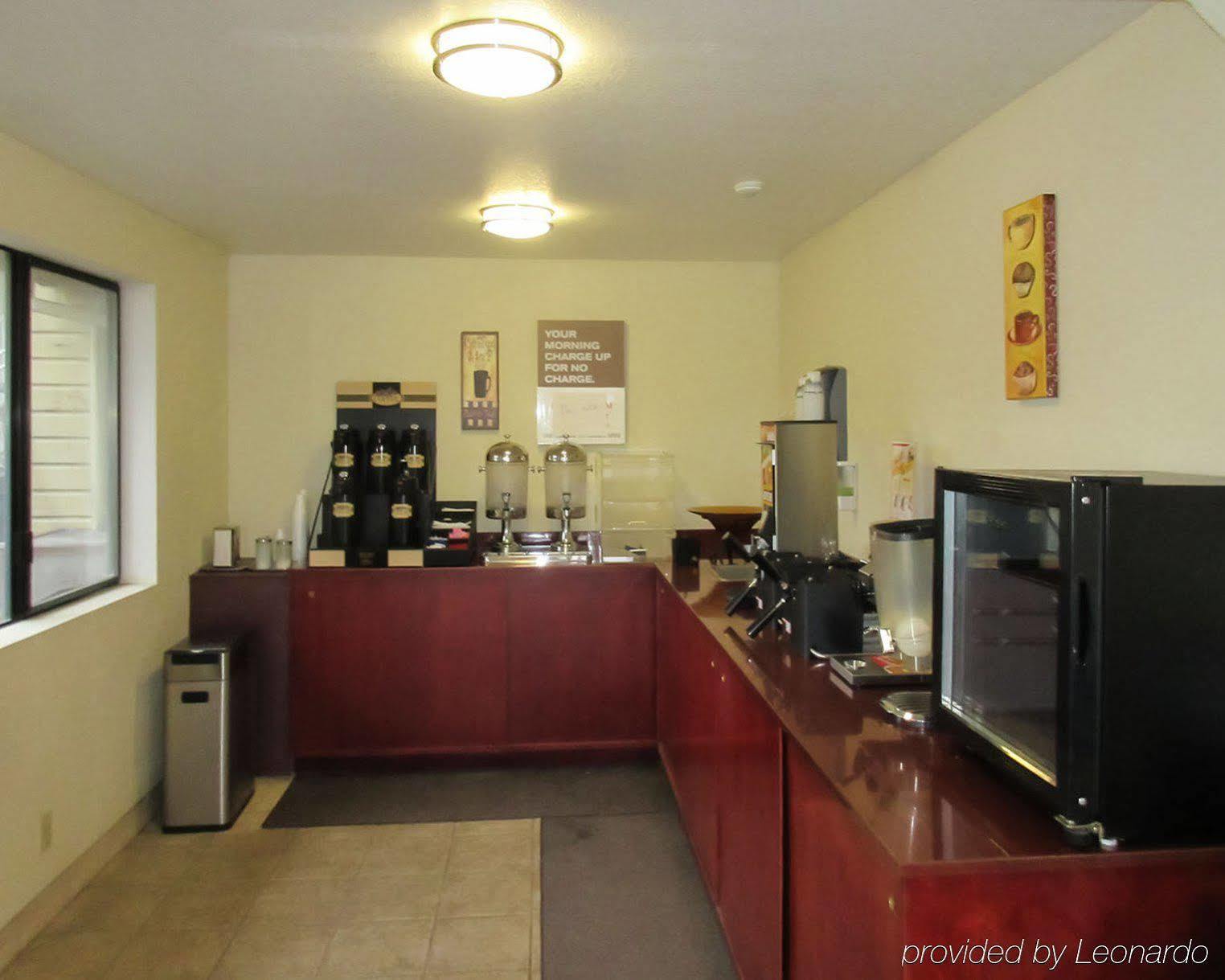Oyo Woodland Hotel And Suites מראה חיצוני תמונה