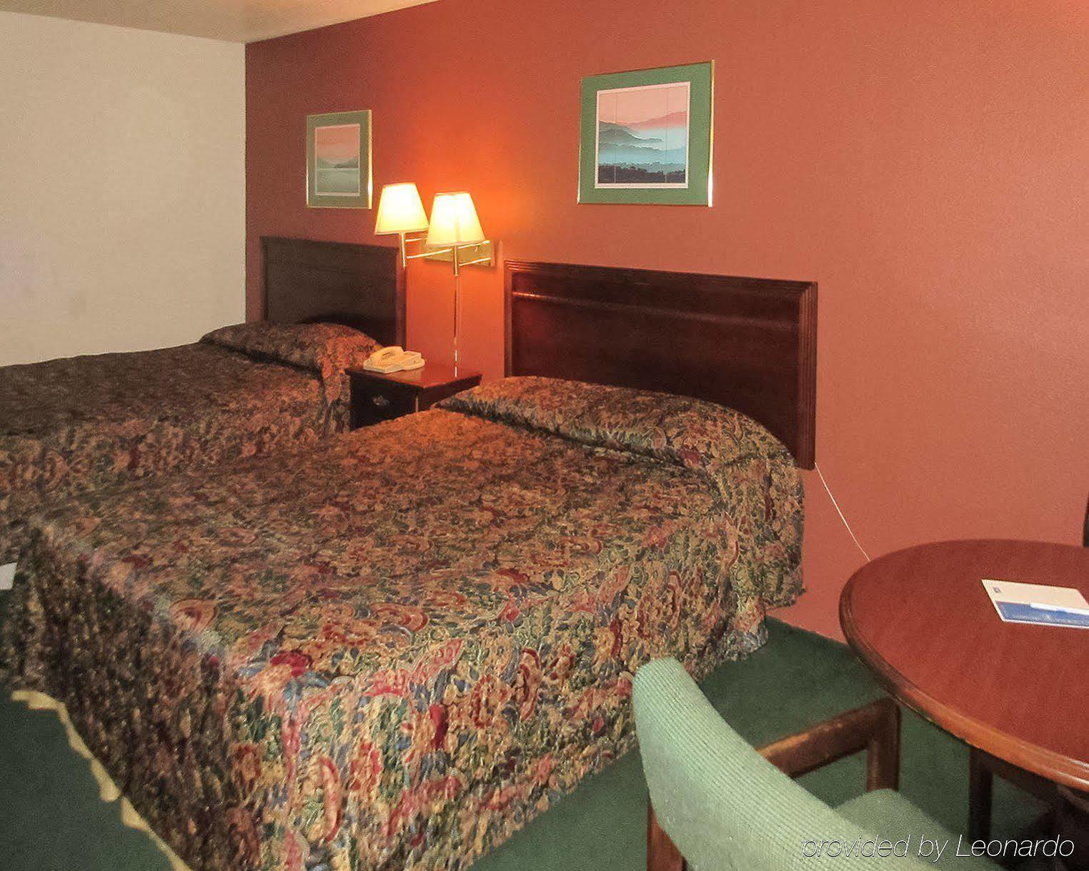 Oyo Woodland Hotel And Suites מראה חיצוני תמונה
