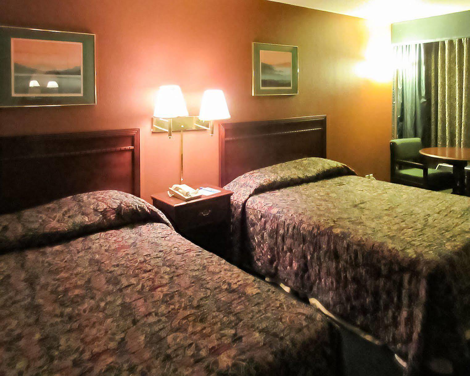 Oyo Woodland Hotel And Suites מראה חיצוני תמונה