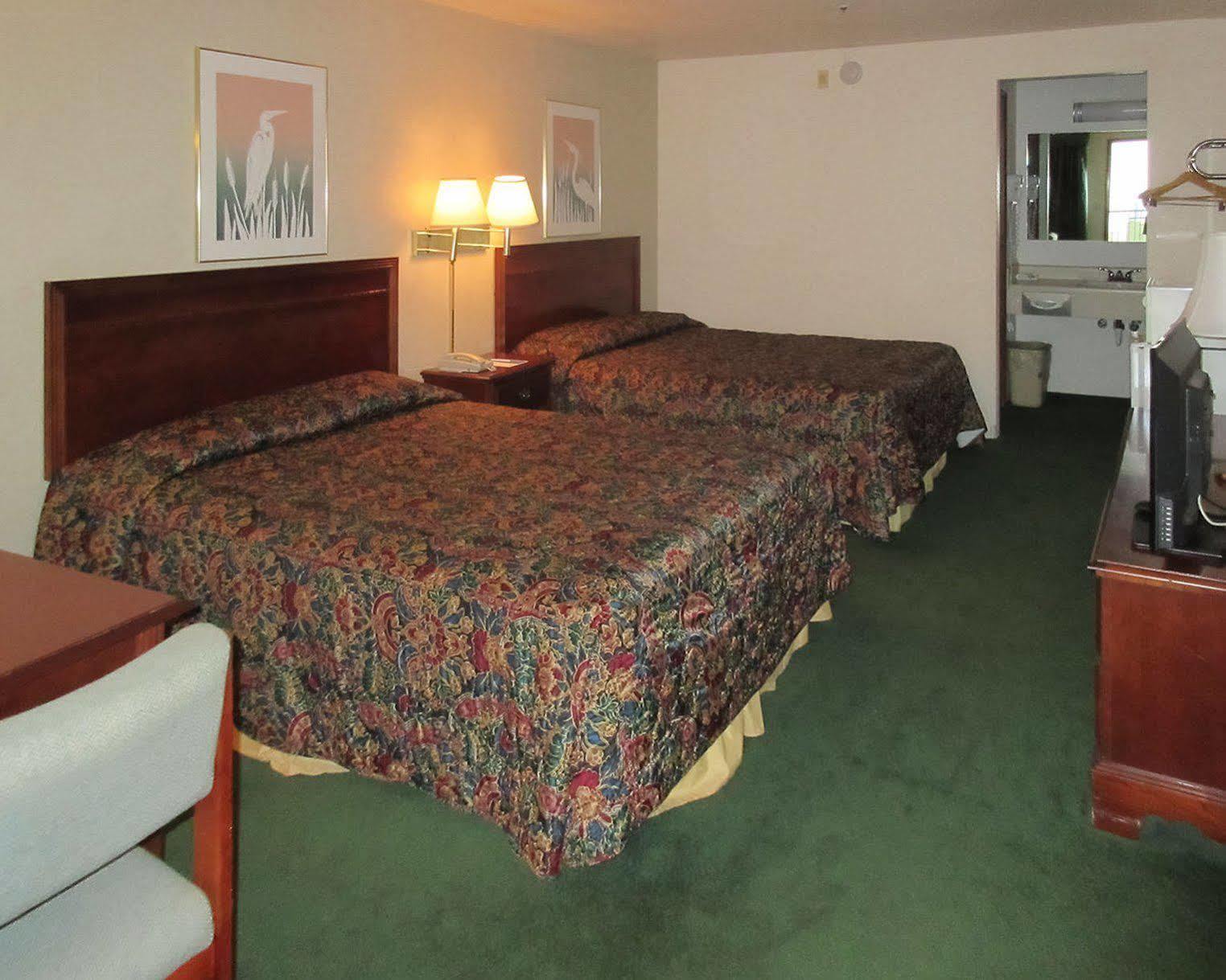 Oyo Woodland Hotel And Suites מראה חיצוני תמונה