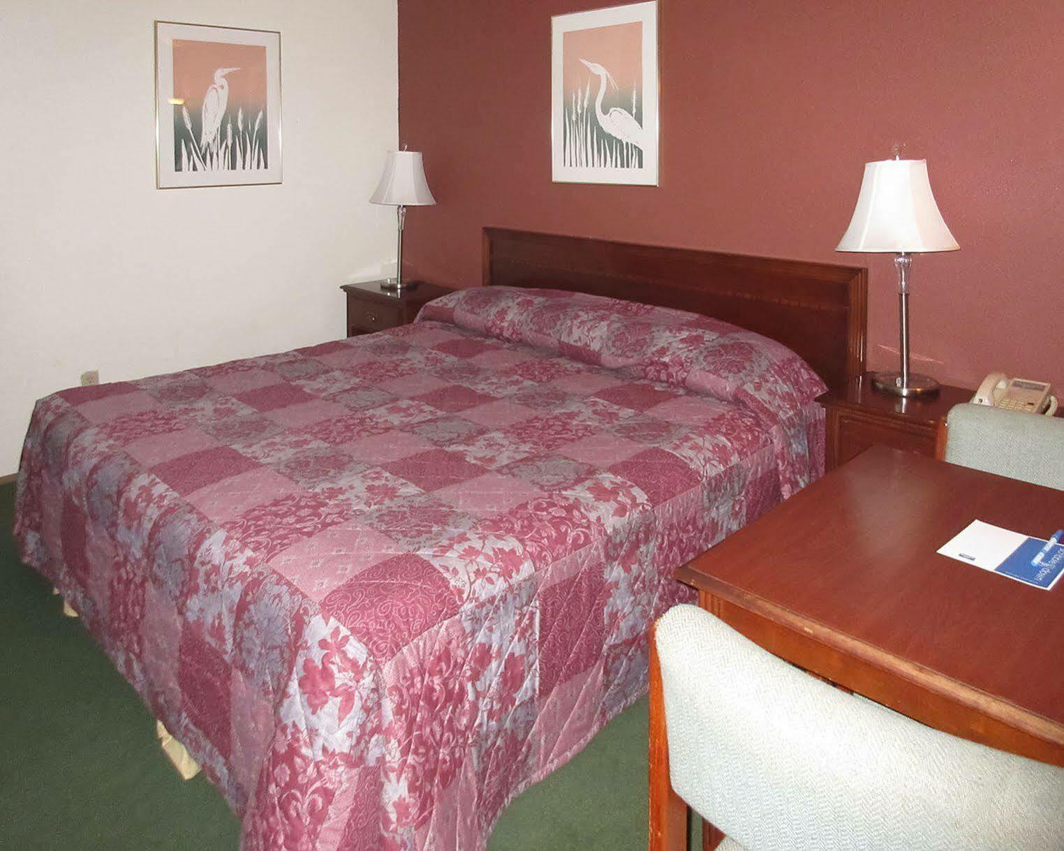 Oyo Woodland Hotel And Suites מראה חיצוני תמונה